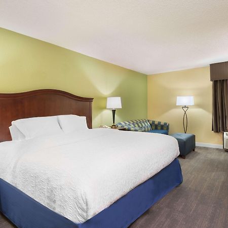 Hampton Inn Raleigh Cary Exterior photo