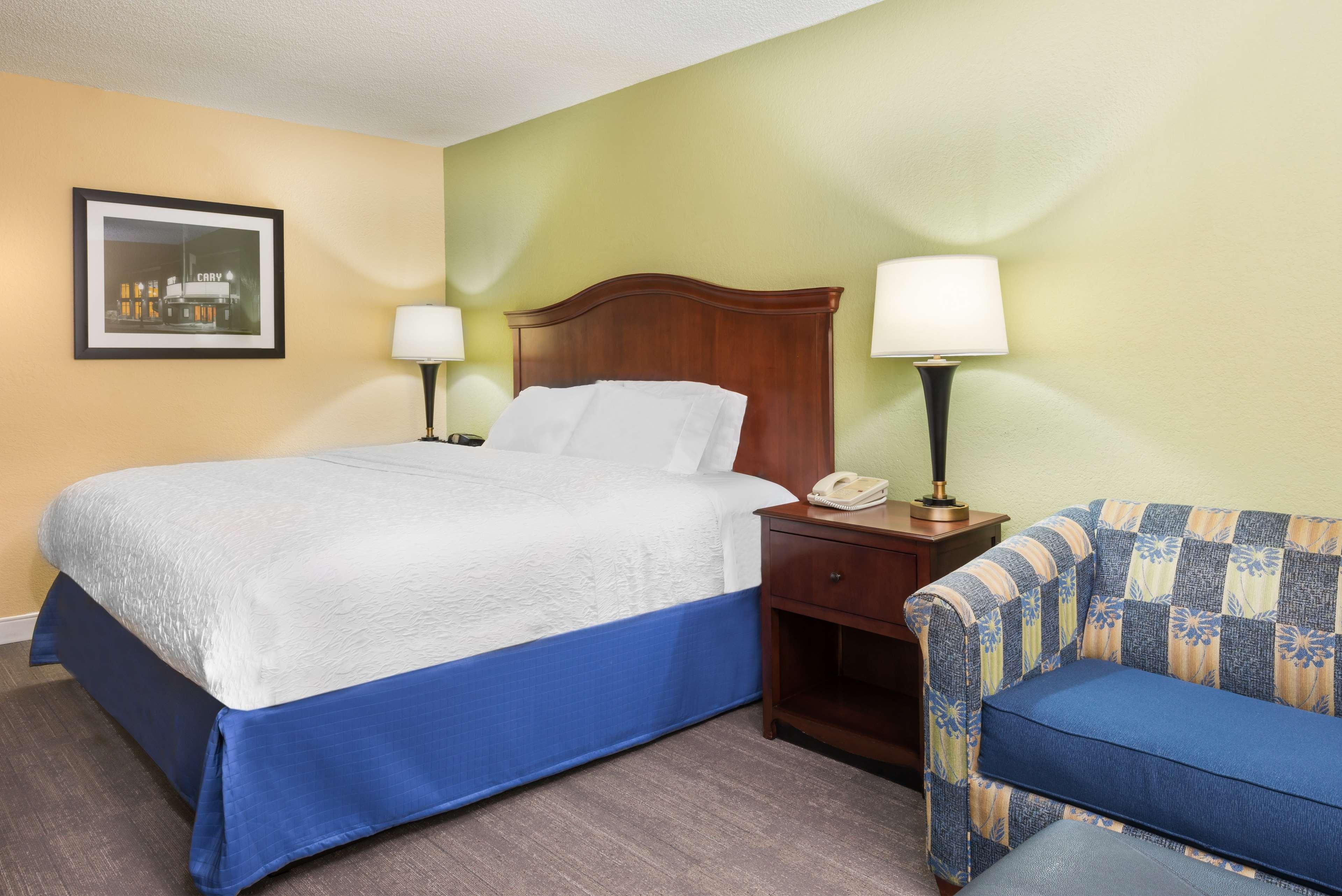 Hampton Inn Raleigh Cary Exterior photo