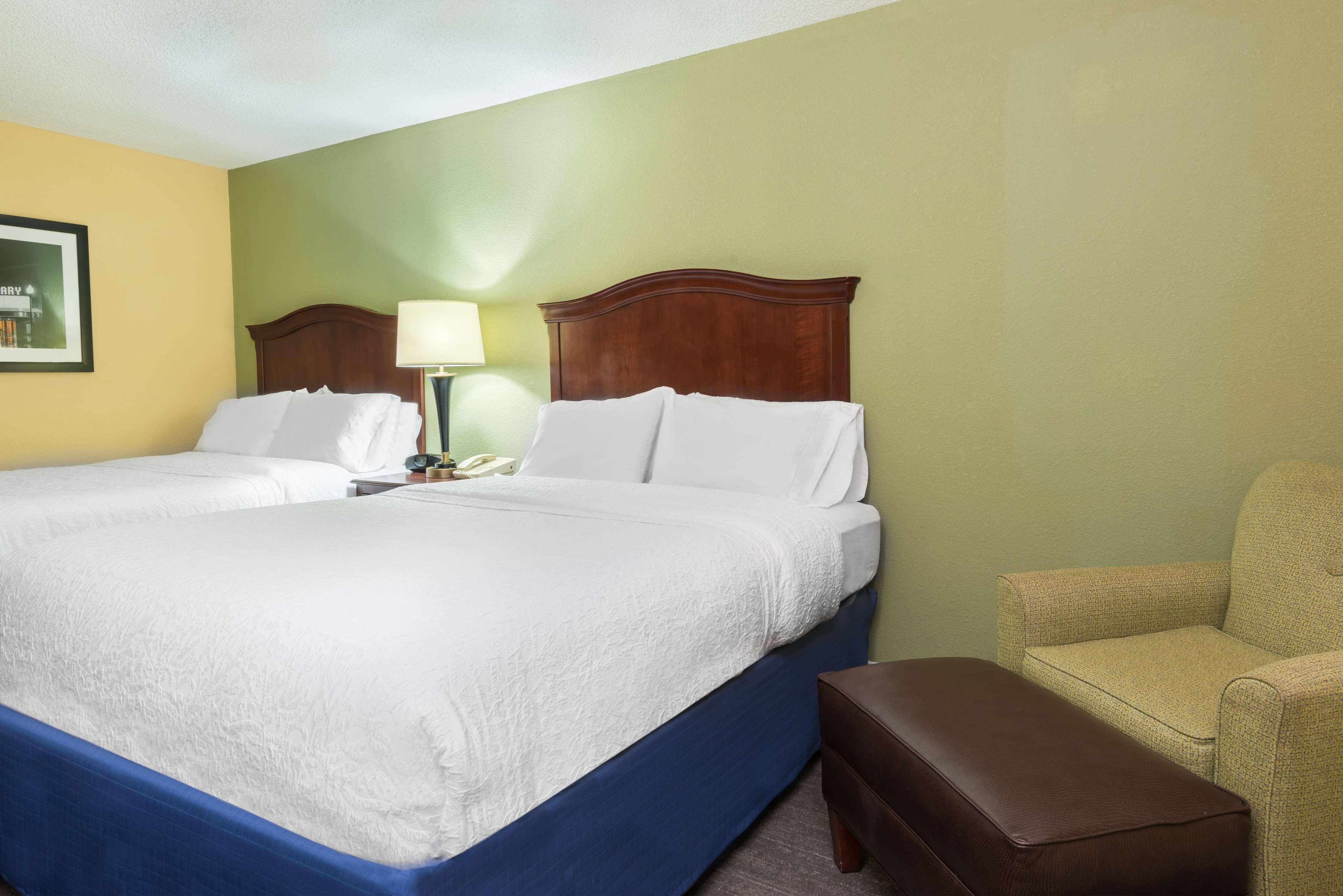 Hampton Inn Raleigh Cary Exterior photo