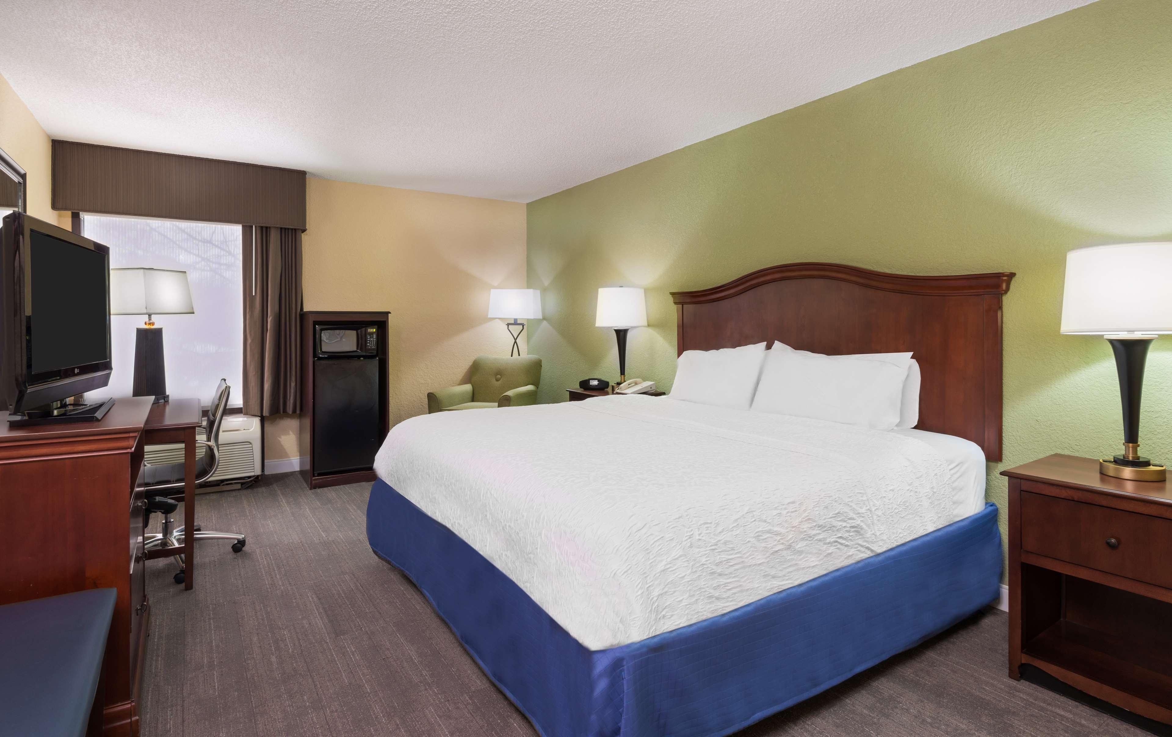 Hampton Inn Raleigh Cary Exterior photo
