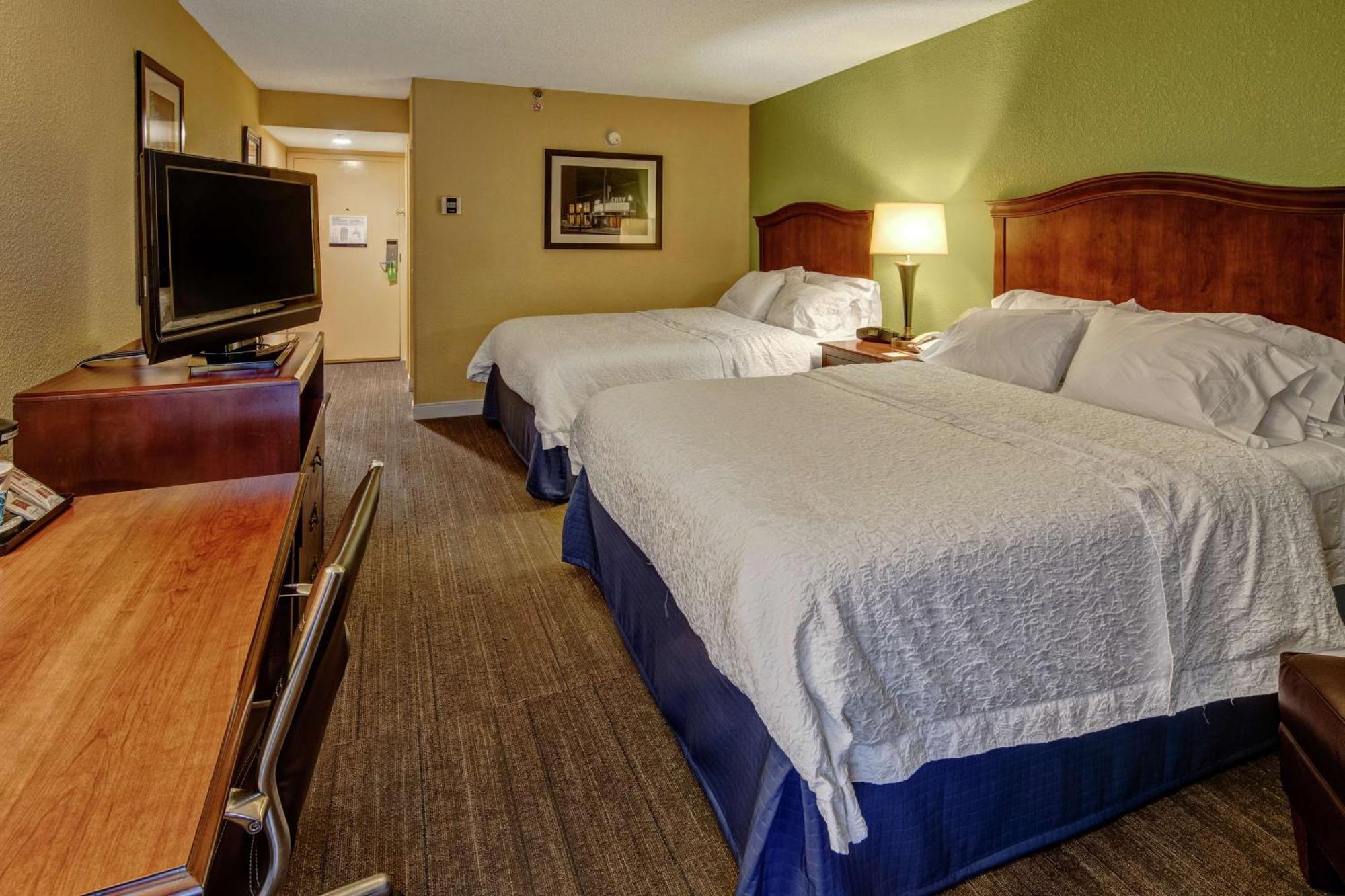 Hampton Inn Raleigh Cary Exterior photo