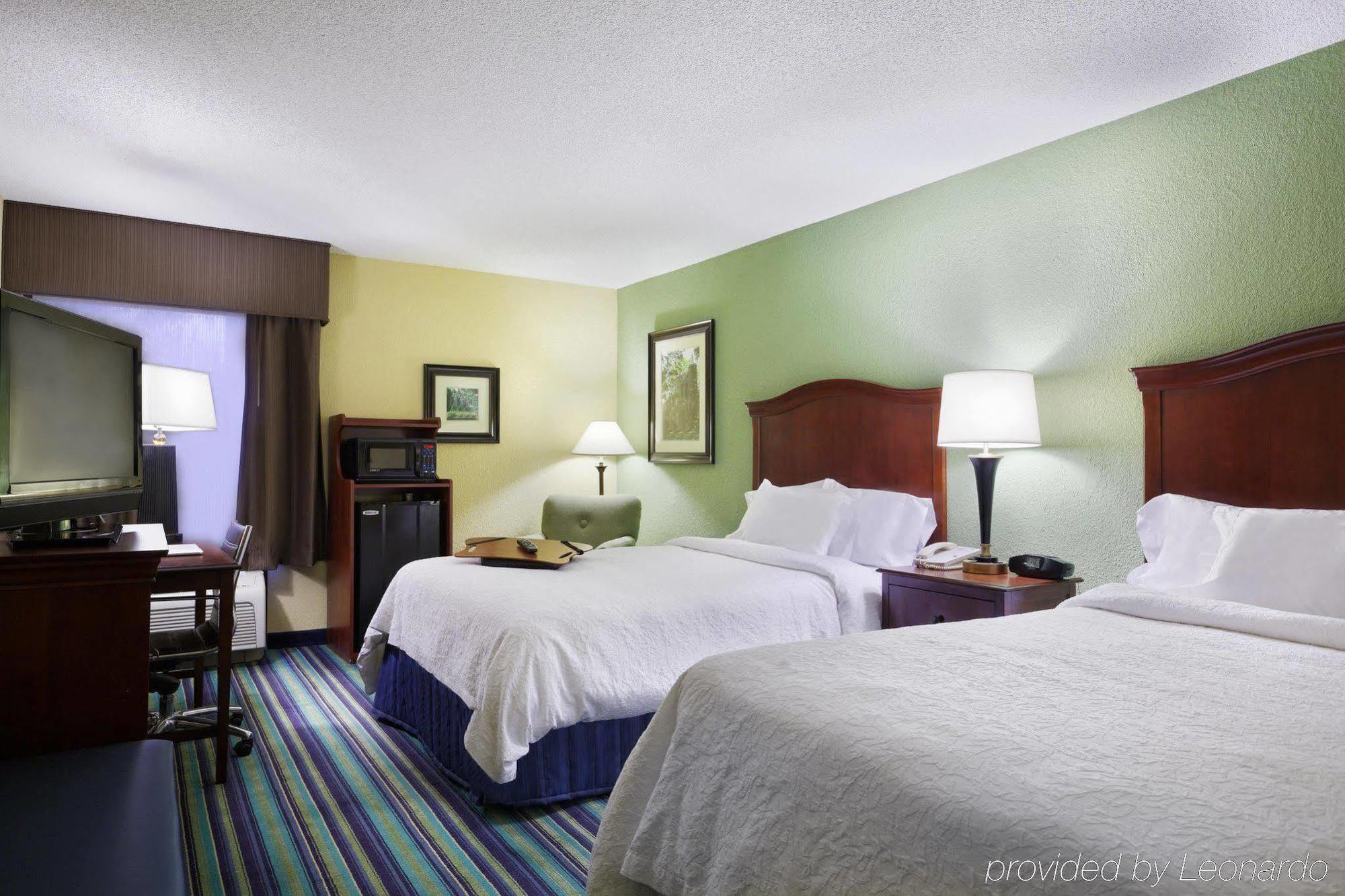 Hampton Inn Raleigh Cary Exterior photo