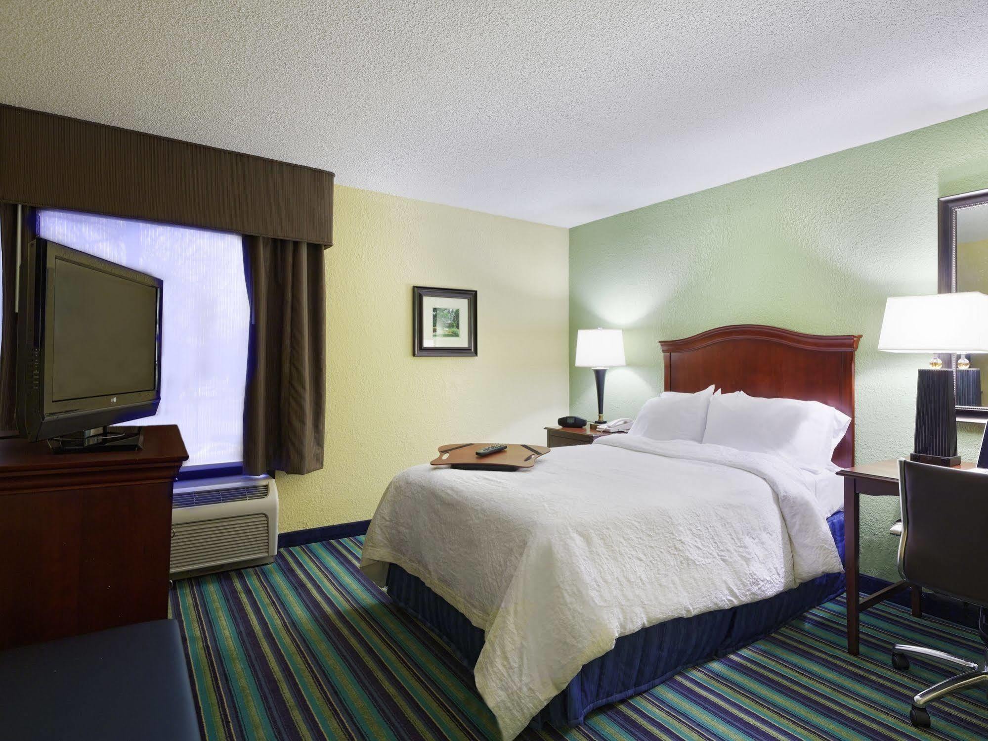 Hampton Inn Raleigh Cary Exterior photo